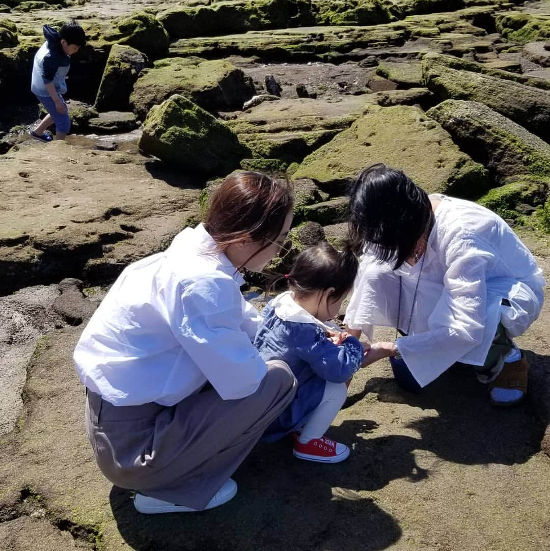 パク・ジュンヒョンさんのインスタグラム写真 - (パク・ジュンヒョンInstagram)「꽁꽁아~ 훨훨날라라~ 아빠가 언재나 피료하면 잡어줄깨! 다들 해피 어린이날쓰! 빼애앰!!! Fly high my lil Princess~ Daddy will always be right here to catch you shall you ever need! Happy Children's Day everyone! BBBAAAMMM!!! #지오디 #fangod #박준형 #JoonPark #ParkJoonHyung #ChildrensDay #어린이날 #FamilyIsEverthing #BabyLove #ChildrenAreOurFuture #MyLilPrincess #Family #Love #다들즐건어린이날돼길쓰 #날씨는요올라뤼쓰좋운대미세먼지이쓰가쓋이니깐다들마스크들꼭쓰구매애앤 #SeoulKorea #Kpop」5月5日 13時53分 - godjp