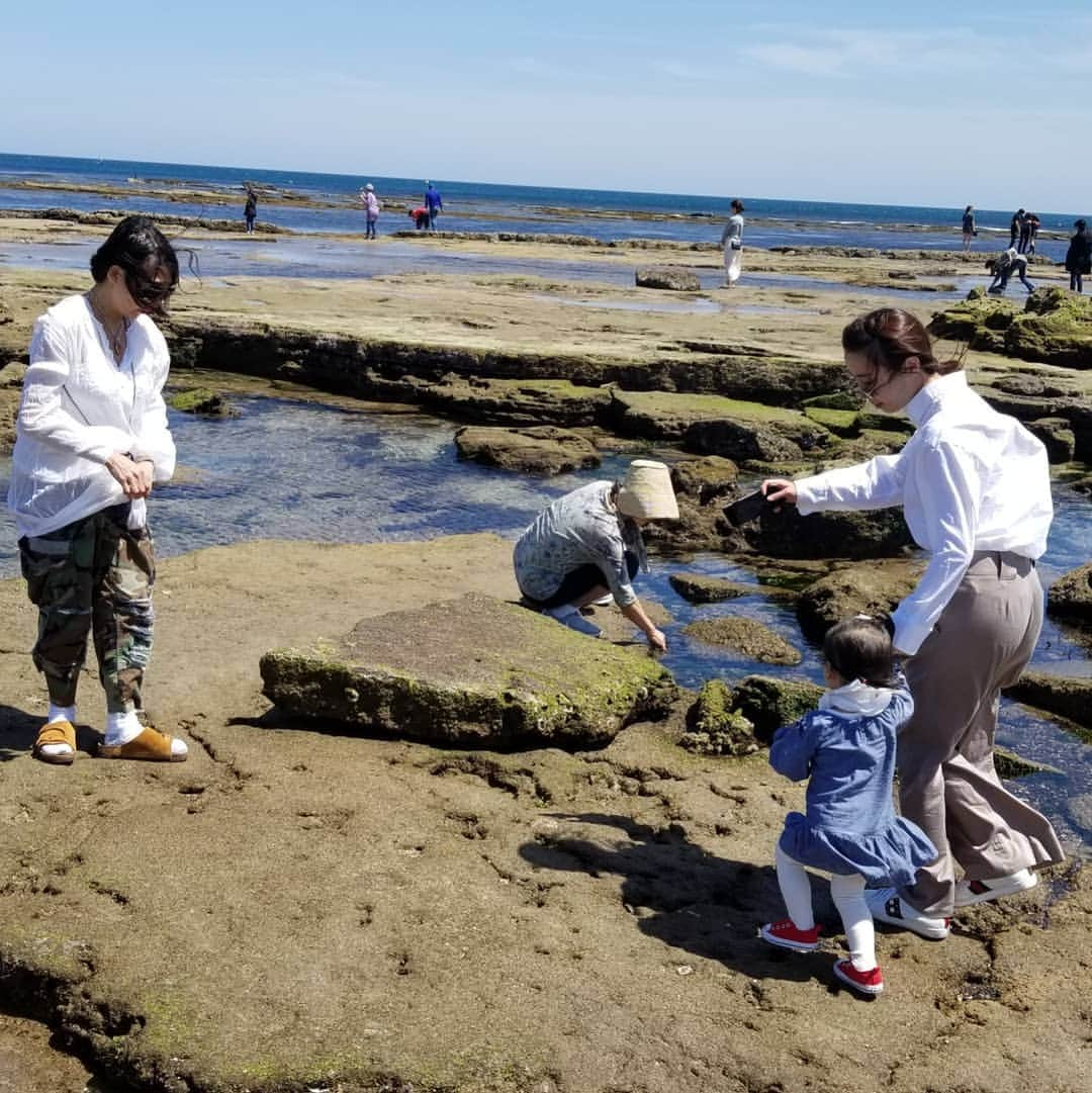 パク・ジュンヒョンさんのインスタグラム写真 - (パク・ジュンヒョンInstagram)「꽁꽁아~ 훨훨날라라~ 아빠가 언재나 피료하면 잡어줄깨! 다들 해피 어린이날쓰! 빼애앰!!! Fly high my lil Princess~ Daddy will always be right here to catch you shall you ever need! Happy Children's Day everyone! BBBAAAMMM!!! #지오디 #fangod #박준형 #JoonPark #ParkJoonHyung #ChildrensDay #어린이날 #FamilyIsEverthing #BabyLove #ChildrenAreOurFuture #MyLilPrincess #Family #Love #다들즐건어린이날돼길쓰 #날씨는요올라뤼쓰좋운대미세먼지이쓰가쓋이니깐다들마스크들꼭쓰구매애앤 #SeoulKorea #Kpop」5月5日 13時53分 - godjp