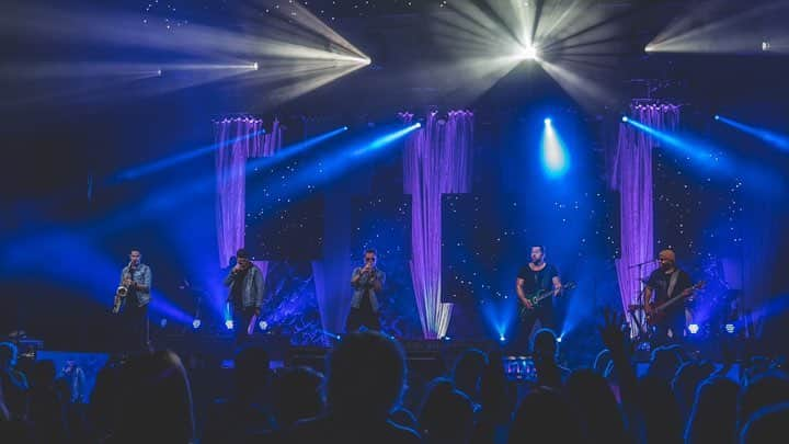 ダニー・ゴーキーさんのインスタグラム写真 - (ダニー・ゴーキーInstagram)「Incredible night tonight at #womenofjoy in Myrtle Beach, SC. Loved getting to work with the @womenofjoy team on the 2019 Deeply Rooted Tour. (I don’t know what I was singing in that 2nd shot, but I was into it! 😂)」5月5日 14時02分 - dannygokey