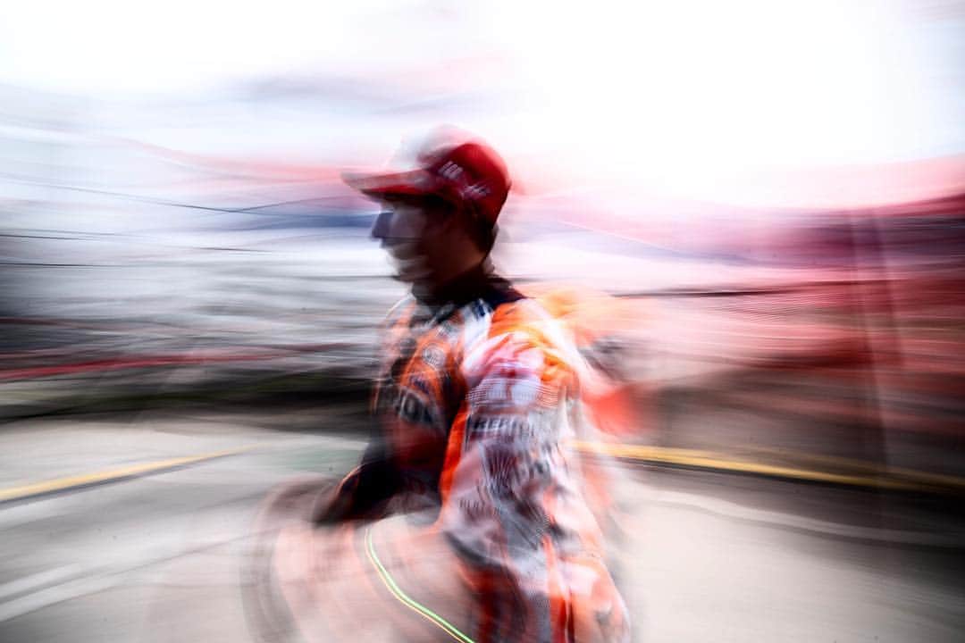 レプソル・ホンダのインスタグラム：「It’s all a blur. ⠀⠀⠀⠀⠀⠀⠀⠀⠀ #SpanishGP #RepsolHonda #HRC #RC213V #MM93 #MarcMarquez #MM93🐜 #ThePowerOfDreams #Motorcycle #Spain #Blur #GottaGoFast #Sonic #Rush #Morning」