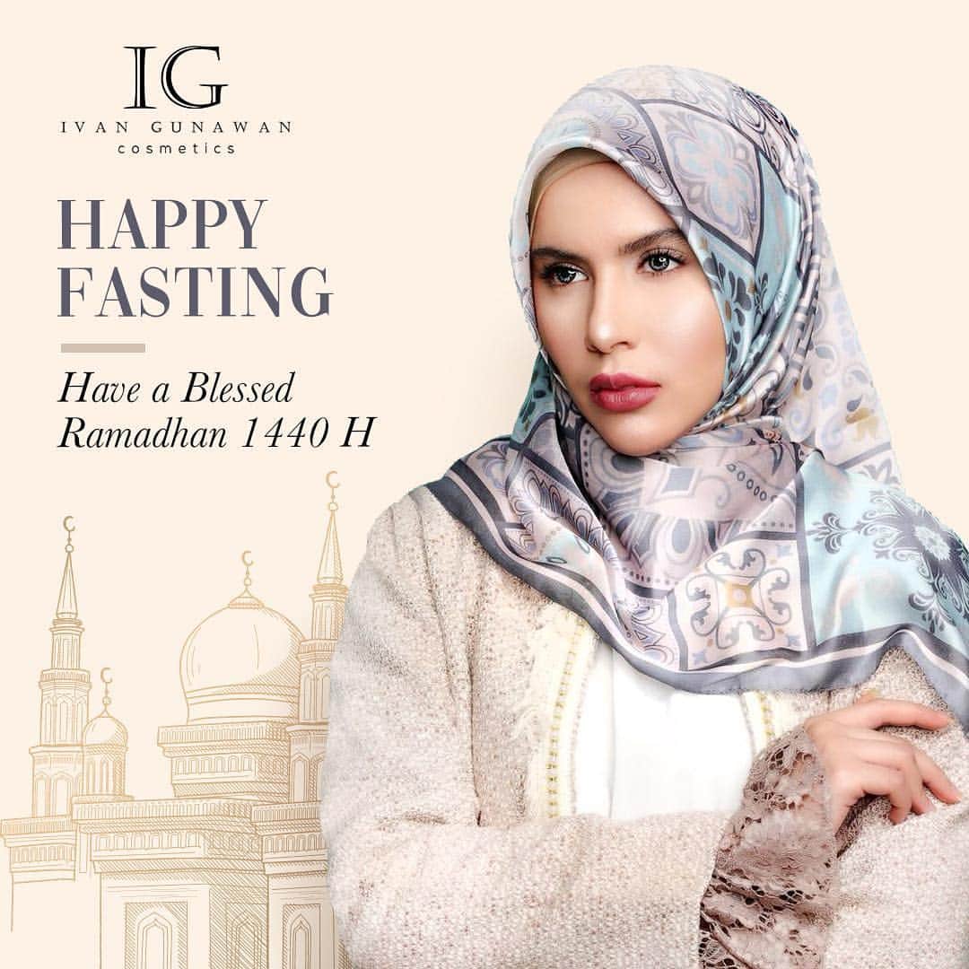 Ivan Gunawanさんのインスタグラム写真 - (Ivan GunawanInstagram)「In this holy month of Ramadan, may you blessed with good health and prosperity, your heart filled with peace and harmony, and may Allah's blessings always guide and shine upon you 💛 Happy fasting and have a blessed Ramadan, tsayyy 🙏🏼✨ #Ramadan2019 ⠀ ⠀ -----⠀ #IvanGunawan #IvanGunawanCosmetics #IGCosmetics #EffortlessBeauty #Cosmetics #Beauty #Indonesian #Kosmetik #KosmetikIndonesia」5月5日 14時28分 - ivan_gunawan