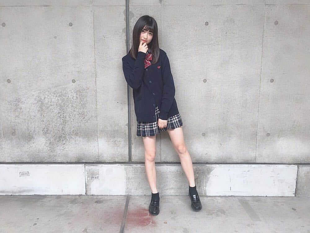 千葉恵里さんのインスタグラム写真 - (千葉恵里Instagram)「制服着ました…✨ どうですか？？ ･ JKです⸜❤︎⸝‍ ･ リボン、スカート、 今日持ってきたバッグは EASTBOYさん✨ 可愛くてめっちゃ大好きなの♡♡ ･ ･ #JK #高校生 #制服 #好きですか？ #握手会 #パシフィコ横浜 #EASTBOY #KIRSH #韓国」5月5日 14時52分 - eriierii_1027