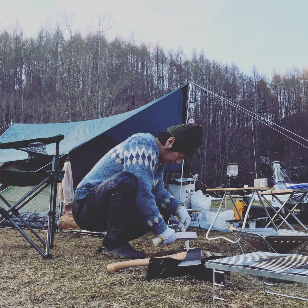 スネオヘアーさんのインスタグラム写真 - (スネオヘアーInstagram)「#スネオヘアー  #スネ大登山部 #冬山登山に向けての #テン泊訓練 #とは名ばかりの #居酒屋キャンプ #夜は #氷点下 #寒い〜 #寝袋 で #テント泊 #夜空には #満天の星 #山のおともだち の #声がしている #食べられそう」5月5日 15時03分 - suneohairofficial