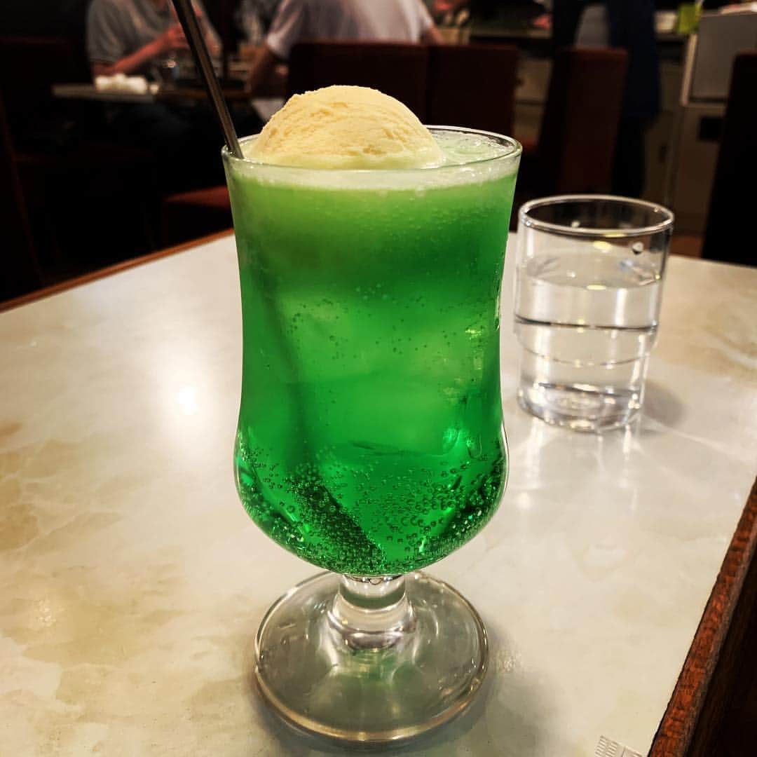 のってんのインスタグラム：「クリームソーダ好きだな〜」