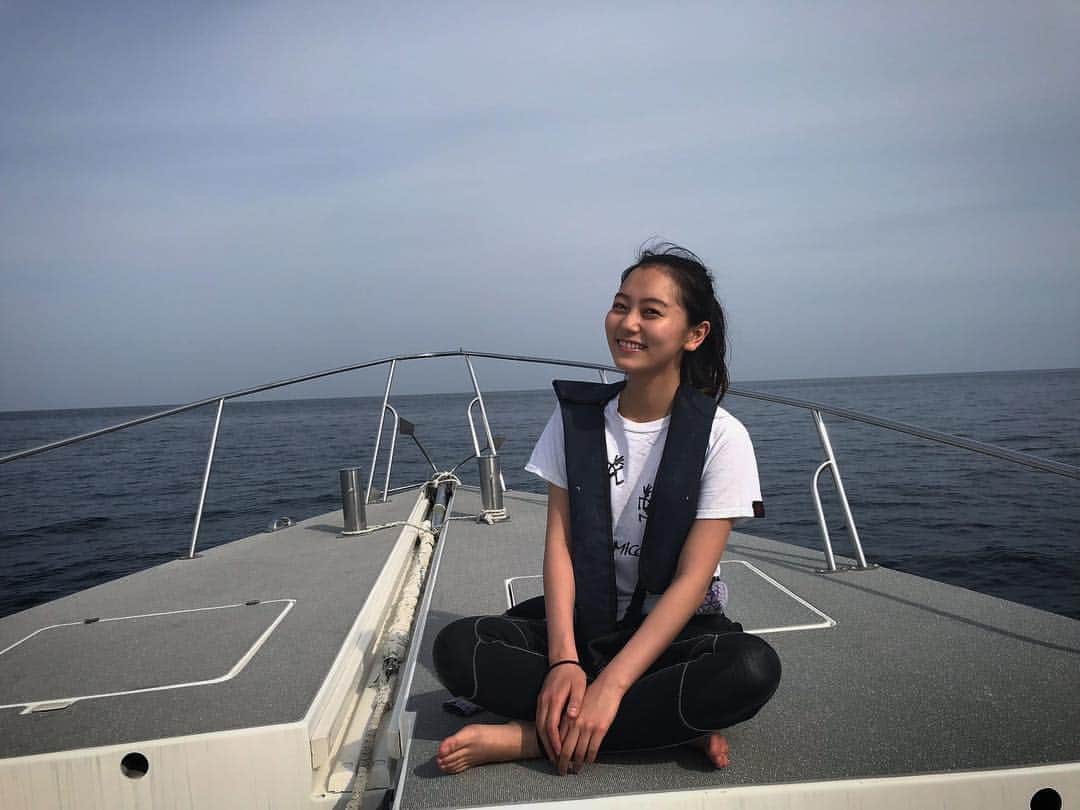工藤綾乃のインスタグラム：「GWらしいことをやってきました😋 海大好き#海」