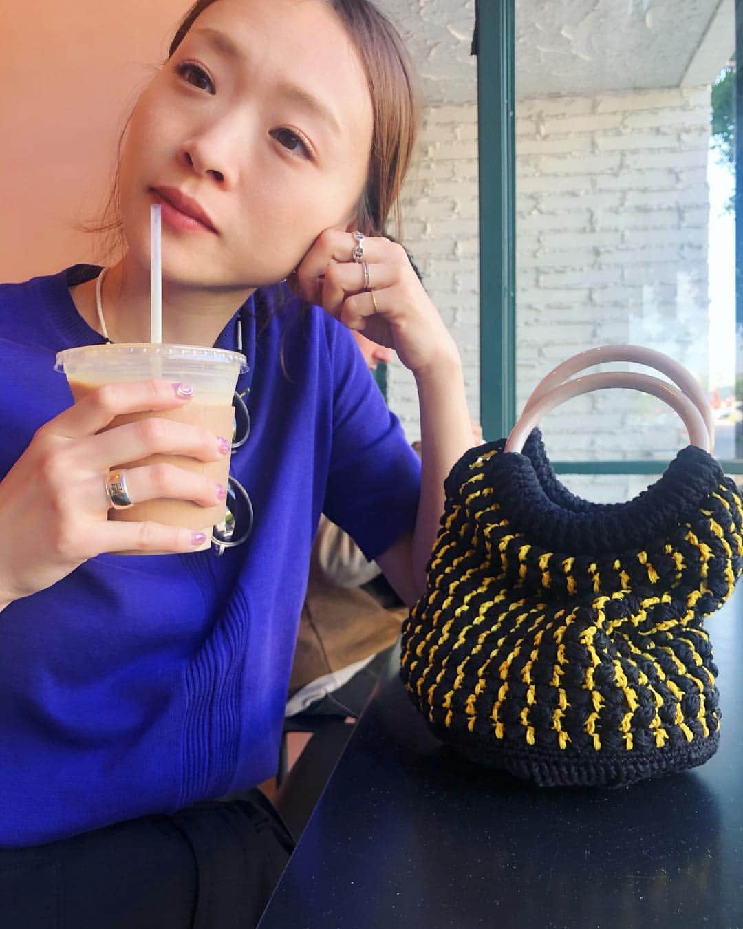 野尻美穂のインスタグラム：「RACHEL COMEYのニットバッグを買い、気に入りすぎてすぐ入れ替え😋🧡 いつもセレクトショップにはサイズが大きいのしかないから買えないけど、00サイズ最後の1点だったかわいいオールインワンもゲットした😋  #rachelcomey  #miho_LA #詰め込みすぎて疲労」