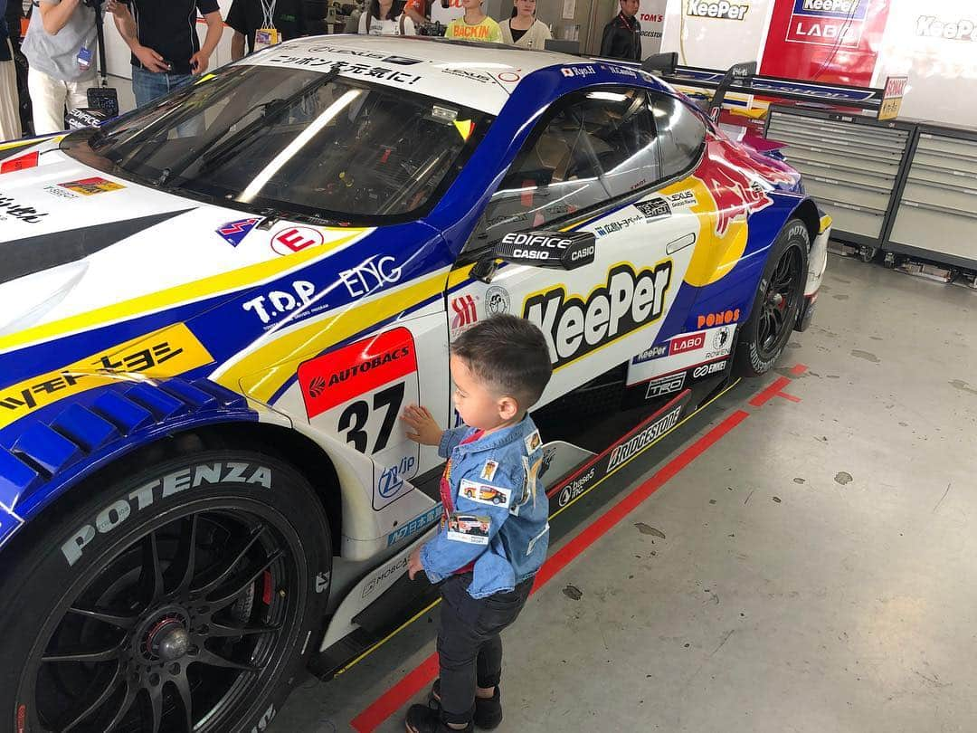 エリナ シルカさんのインスタグラム写真 - (エリナ シルカInstagram)「Super GT!  Thank you @nickcassidy_ for the amazing experience 🏎🏎🏎 車好きの息子に最強な時間を😎  #supergt #fujispeedway #racecar #motorsport #車好き #双子育児」5月5日 15時46分 - laura_elina_ymd