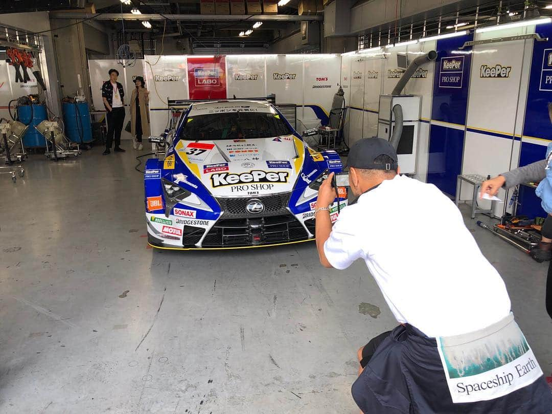 エリナ シルカさんのインスタグラム写真 - (エリナ シルカInstagram)「Super GT!  Thank you @nickcassidy_ for the amazing experience 🏎🏎🏎 車好きの息子に最強な時間を😎  #supergt #fujispeedway #racecar #motorsport #車好き #双子育児」5月5日 15時46分 - laura_elina_ymd