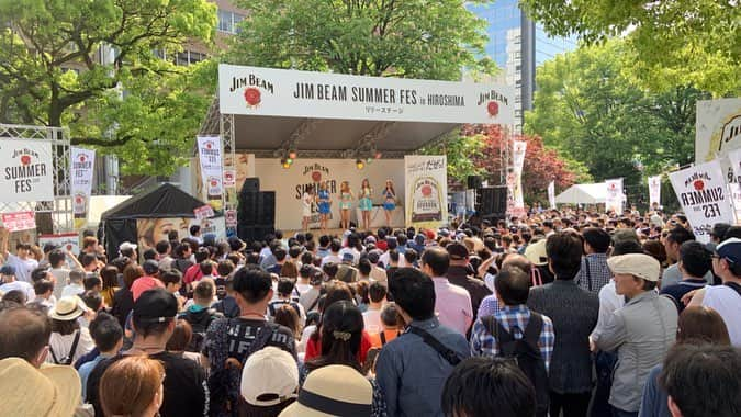 カナさんのインスタグラム写真 - (カナInstagram)「広島フラワーフェスティバル @ 平和記念公園 ． 初めてこの４人でライブだったよ🎤 内容もフォーメーションも歌う箇所も全て変わるので ビキニナイト後から翌日の本番まで睡眠時間とらず 全員で集まって何度も練習したよ🔥 無事に終わり本当によかった☺️💓 そして見に来てくれたみなさん 本当にありがとうございました🥰 ． 9/1のCJD初の主催イベント たくさん練習してみんなで頑張って 成功させたいな✨ ． #cyberjapan #cyberjapandancers #フラワーフェステバル」5月5日 15時58分 - _kana627_