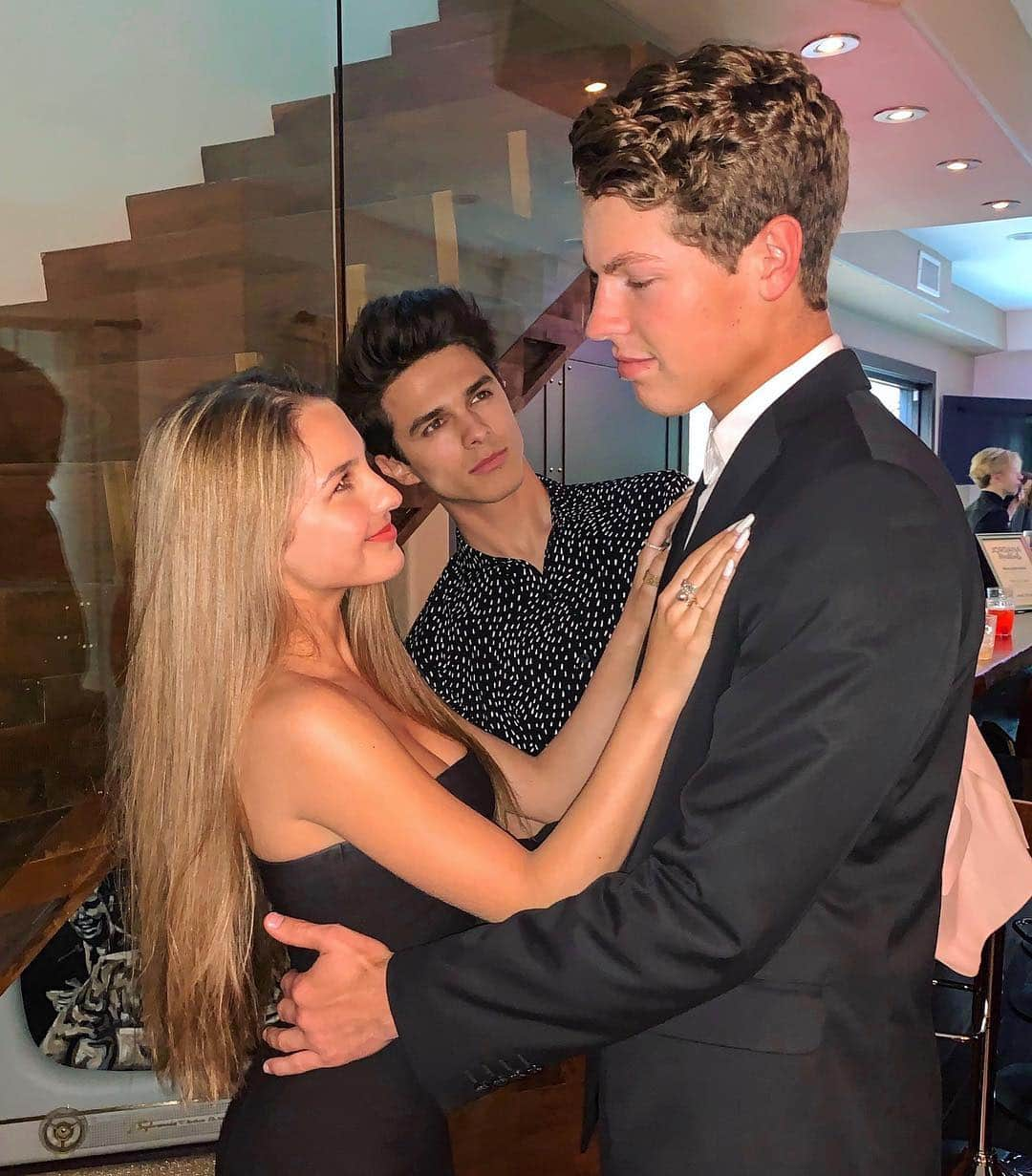 Brent Riveraさんのインスタグラム写真 - (Brent RiveraInstagram)「If you take my sister to prom, you take me to prom❤️ #ThirdWheel」5月5日 16時00分 - brentrivera