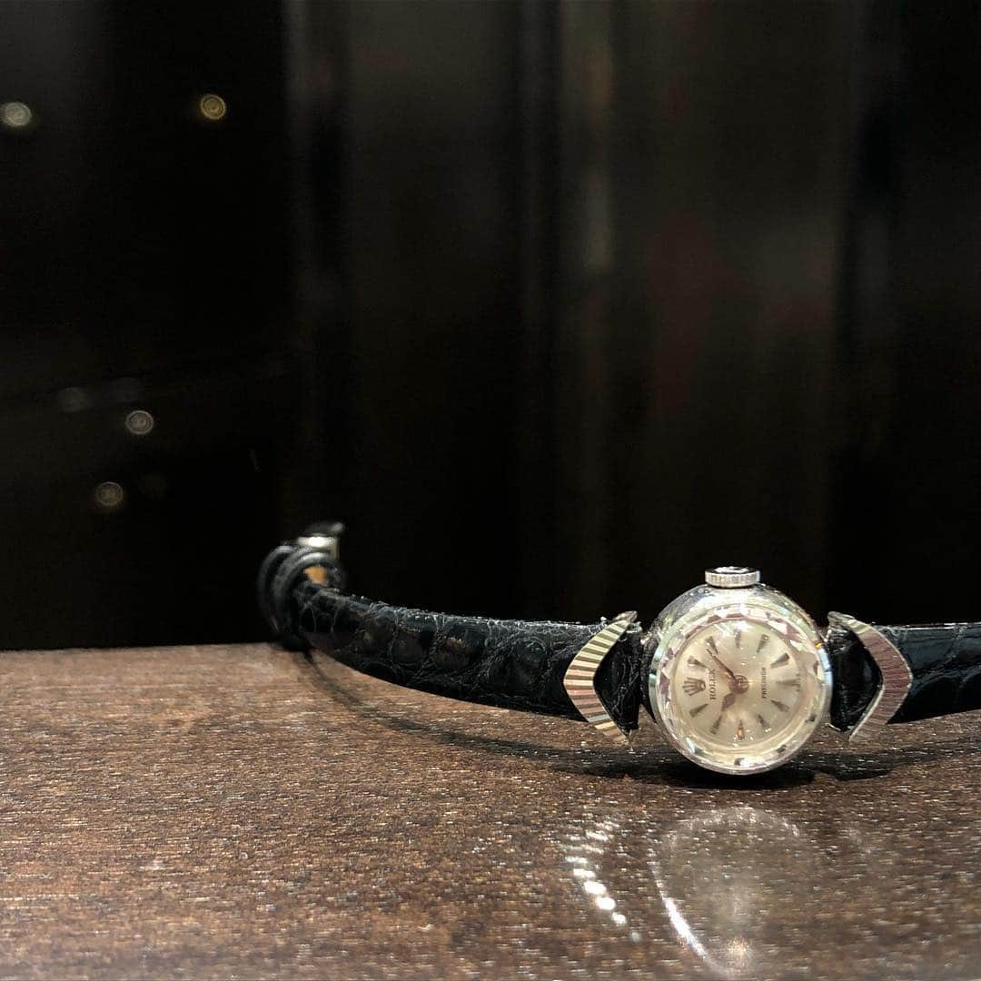 HIROBさんのインスタグラム写真 - (HIROBInstagram)「【横浜ルミネ】﻿ ﻿ Antique ROLEX PRECISION﻿ NO.1800390-110330﻿ 14kwg ¥270,000+tax﻿  カットガラスとラグのデザインが素敵な時計をご用意いたしました。 ﻿ #Antique﻿ #アンティーク﻿ #vintage﻿ #ヴィンテージ ﻿ #fashionista﻿ #instagood﻿ #accessories﻿ #アクセサリー﻿ #fashion﻿ #時計﻿ #自分へのご褒美﻿ #横浜﻿ #ルミネ﻿ #hirob﻿ #ルミネ横浜 ﻿ #ロレックス﻿ #rolex﻿ #watch﻿ #ベイクルーズ ﻿ #baycrews﻿ #自分だけ﻿ #特別﻿ #1点もの」5月5日 16時00分 - hirob.jp
