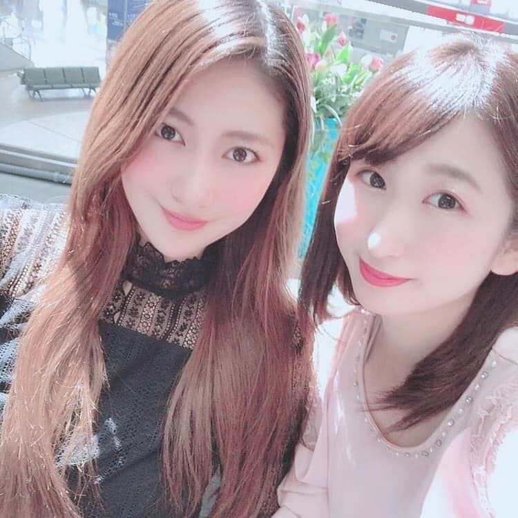 山田彩乃さんのインスタグラム写真 - (山田彩乃Instagram)「さきちゃんとお仕事久しぶり(*´∇｀*) よろしくね♡♡ .  #リリプロ  #リリマリ  #田中彩貴  #山田彩乃  #5日間よろしくね  #髪が明るい …… #戻ったらケアします #上海  #出張」5月5日 16時11分 - ayano.yamada