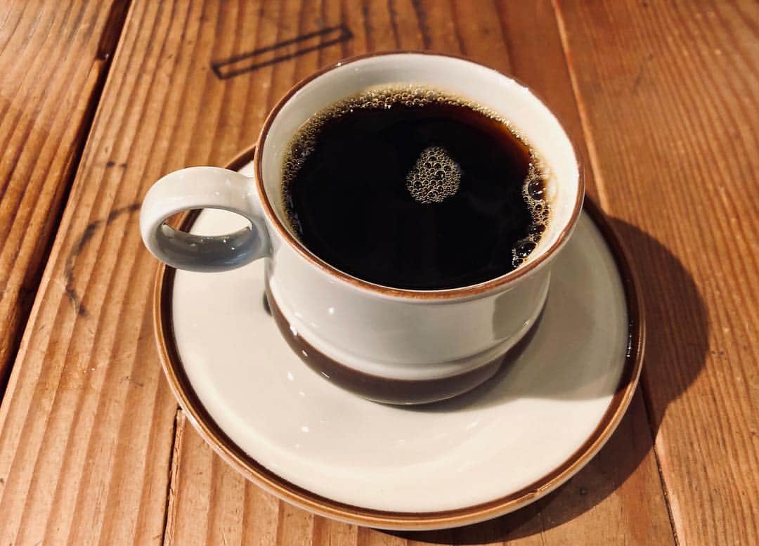 石井輝明さんのインスタグラム写真 - (石井輝明Instagram)「代々木八幡。 出番の合間にナポリとカフェってきました。 プリンのこと好きになってきたなぁ。  #mimet #cafe #coffee #カフェ #東京カフェ #代々木八幡カフェ #カフェ芸人 #ホットケーキもいったりました #ホットケーキもバリうまでした #プリンもマジうまザウルスでした #雰囲気もオニイケマンモスでした #この投稿のハッシュタグだけ見た人はなんやねんこいつってなるはず #それはマジ卍フェニックス」5月5日 16時37分 - comandanteishii