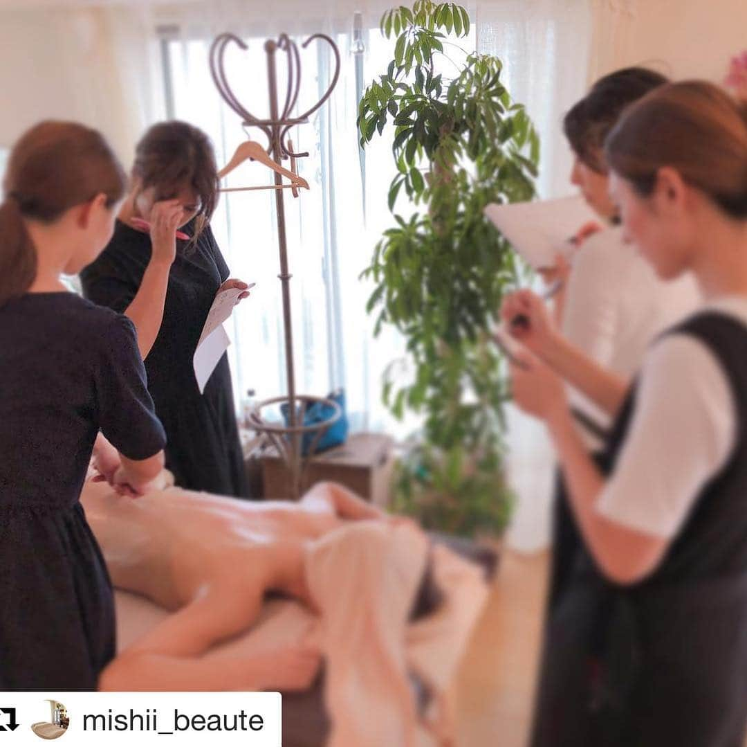 高橋ミカさんのインスタグラム写真 - (高橋ミカInstagram)「#Repost @mishii_beaute with @get_repost ・・・ ミッシィボーテ5月6月の講習会の日程です！  5月講習会 －5月8日（水）14時～16時 ベーシックフェイシャルマッサージクラス －5月15日（水）14時～16時 小顔マッサージクラス －5月22日（水）14時～16時 デコルテ・ネックマッサージクラス －5月29日（水）14時～16時 ヘッドマッサージクラス  6月講習会 －6月5日（水）14時～16時 おなか痩せマッサージクラス －6月12日（水）14時～16時 背中マッサージクラス －6月19日（水）14時～16時 脚痩せマッサージクラス －6月26日（水）14時～16時 小顔マッサージクラス  ミッシィボーテの講習会は少人数制なので、未経験の方、経験者の方、お一人お一人のペースに合わせてじっくりお教え致します✨！ 技術を増やしたい方、自分自身、友達や家族にマッサージしたい方など、どなたでもご参加いただけます！  生徒さん同士で相モデルで練習していただくので、体感しながら習得できます❤️ 詳しくはお問い合わせくださいませ！  ミッシィボーテ ☎︎03-3400-0812 LINE ID→@ mishii ホームページからもお問い合わせ可能です！  #高橋ミカ#ミッシィボーテ#エステ #講習会#少人数制#ボディ#フェイシャル #未経験者大歓迎#経験者大歓迎」5月5日 17時03分 - mikatakahashi1971