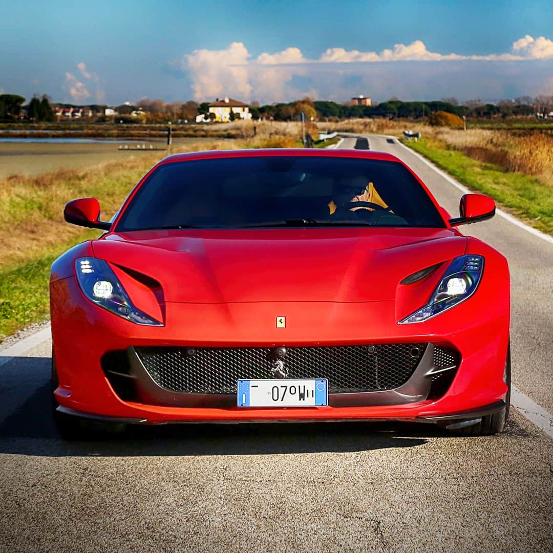 フェラーリさんのインスタグラム写真 - (フェラーリInstagram)「V12 excellence and benchmark performance is brought to any road with the #Ferrari812Superfast. #Ferrari #FastCar #DrivingFerrari」5月5日 17時01分 - ferrari