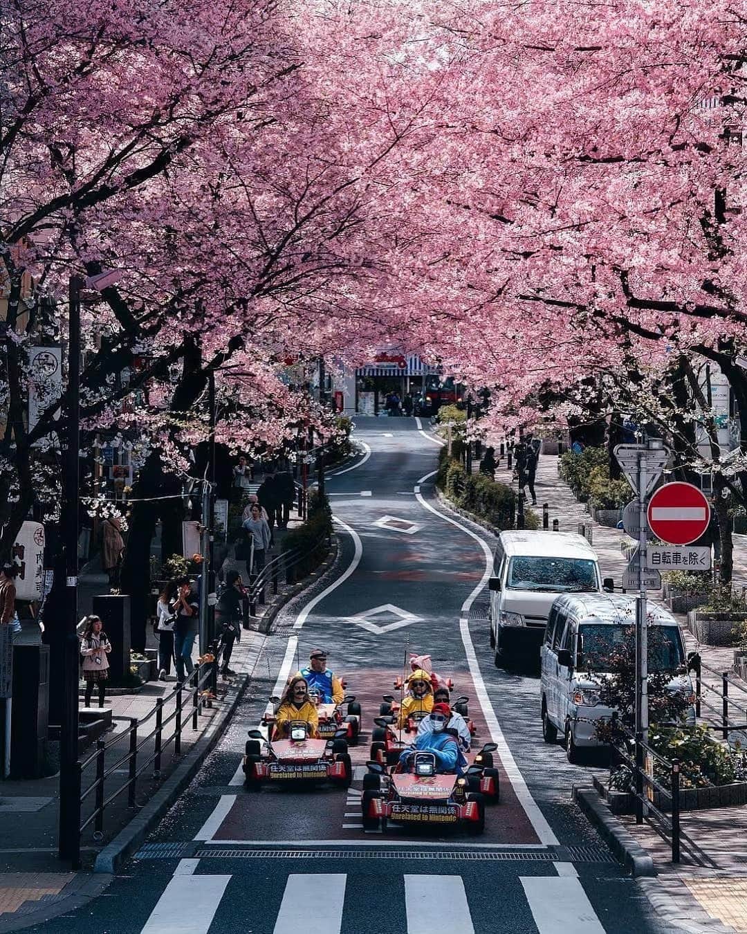 9GAGさんのインスタグラム写真 - (9GAGInstagram)「Whom do you want to go real life Mario cart with? 🚦Follow @voyaged for more fun travel ideas! By @kohki - #9gag #voyaged #japan」5月5日 17時13分 - 9gag