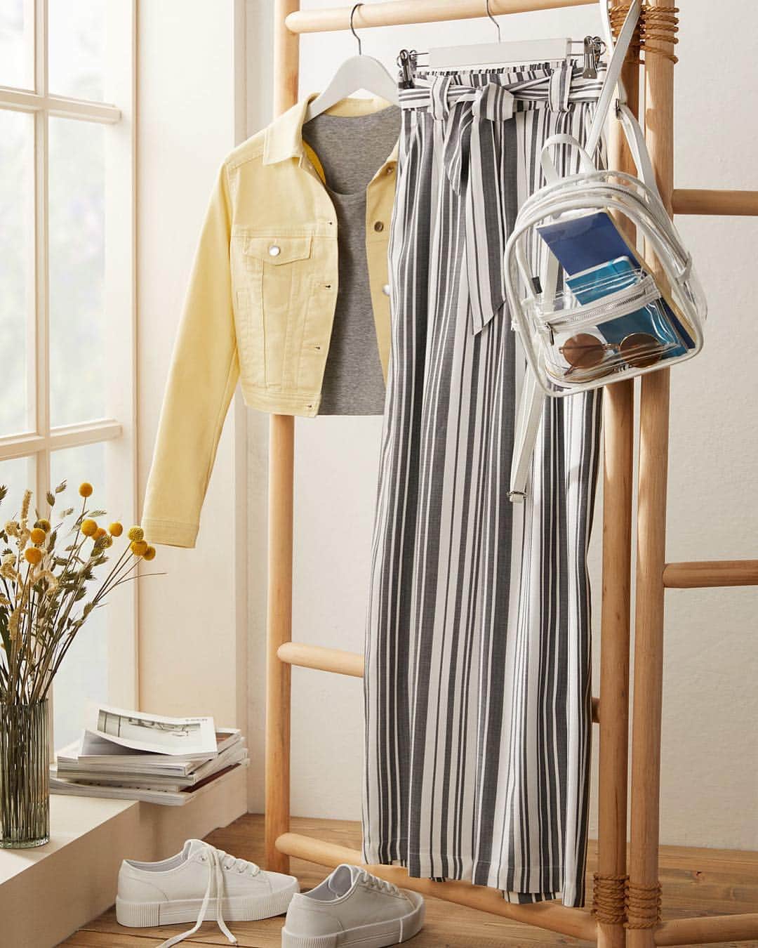 H&Mさんのインスタグラム写真 - (H&MInstagram)「It's hard to decide what we love the most in this picture: the pastel denim jacket, the striped trousers or the transparent backpack...hmm. 🤔 #HM  Backpack: 0682238010 Short twill jacket: 0713533009 Wide trousers: 0698794004 Platform trainers: 0622958017 Ribbed vest top: 0764838003」5月5日 17時12分 - hm