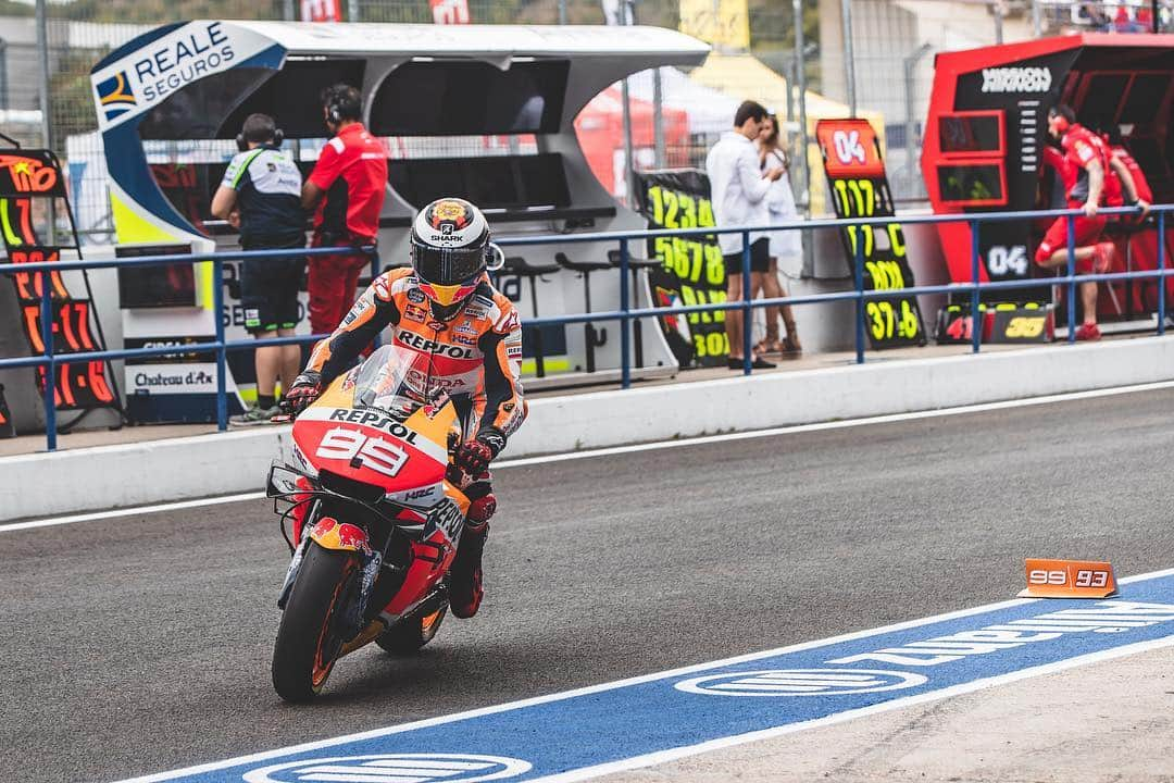 レプソル・ホンダさんのインスタグラム写真 - (レプソル・ホンダInstagram)「#SpanishGP Warm Up ✅ ⠀⠀⠀⠀⠀⠀⠀⠀⠀ @marcmarquez93 🅿️1️⃣ #MM93🐜 ⠀⠀⠀⠀⠀⠀⠀⠀⠀ @jorgelorenzo99 🅿️1️⃣1️⃣ #JL99😈 ⠀⠀⠀⠀⠀⠀⠀⠀⠀ #25RepsolHonda #Repsol #MotoGP #Honda #Racing #RepsolHonda #HRC #RC213V #MM93 #JL99 #MarcMarquez #JorgeLorenzo #ThePowerOfDreams #Motorcycle #Spain #WarmUp 🇪🇸」5月5日 17時12分 - hrc_motogp