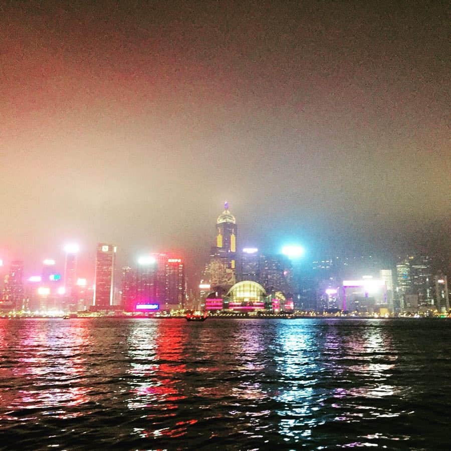 ジャスミンさんのインスタグラム写真 - (ジャスミンInstagram)「ちょっと前の休みに香港に行ってきました🎶トイストーリーランドはめちゃくちゃ可愛かったです💕夜景は少し曇っていたけど、とても素敵でした🌃 #香港 #香港ディズニーランド #シンフォニーオブライツ #初めての友達との海外旅行 #ハプニングあったけどそれも思い出」5月5日 17時07分 - jassmin.blossom