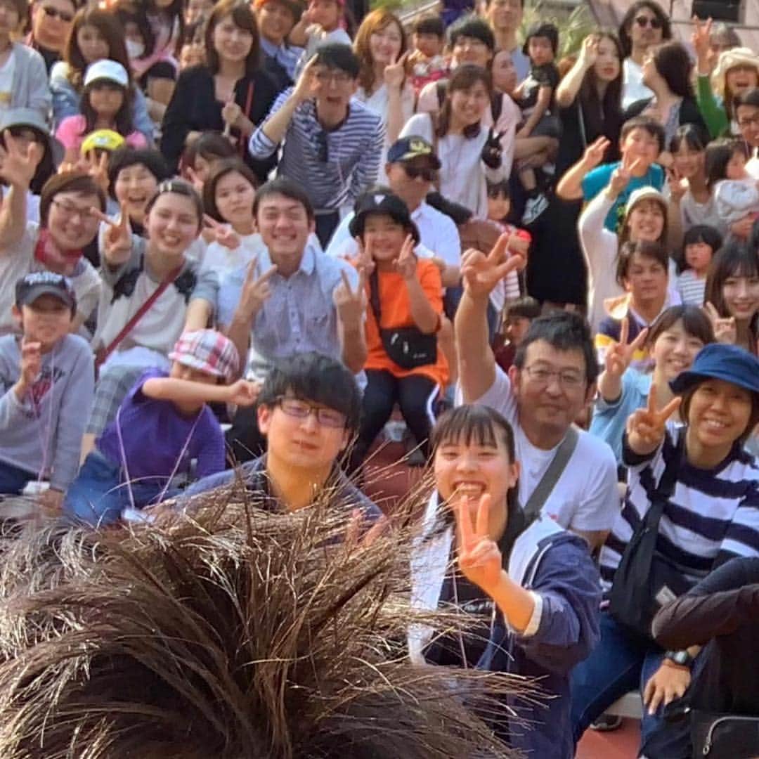 狩野英孝さんのインスタグラム写真 - (狩野英孝Instagram)「香川県でイベント。みんなで集合写真。あれ？？いつも一緒にtiktok撮ってるルイいるじゃんw愛媛から見に来てくれた！ありがとう〜😊」5月5日 17時24分 - kano9x