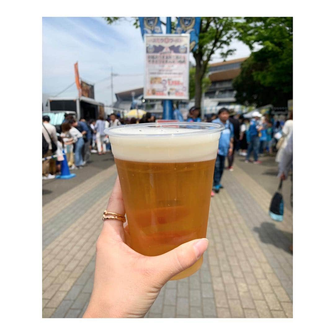 峰麻美さんのインスタグラム写真 - (峰麻美Instagram)「一昨日の🍺  フロンパークの🍺 フロサポさんからいただいた🍺 試合後の🍺  #soccer #football #jleague #frontale #vegalta #川崎フロンターレ #ベガルタ仙台 #等々力陸上競技場 #beer #ilovebeer #beerstagram  #ビアスタグラム #ビール #ビール部 #ビール党 #ビールクズ #クズ活 #ビール女子 #ビール好き女子 #どこでもビア #居酒屋すたじあむ川崎店」5月5日 17時37分 - asaaaaami.0702