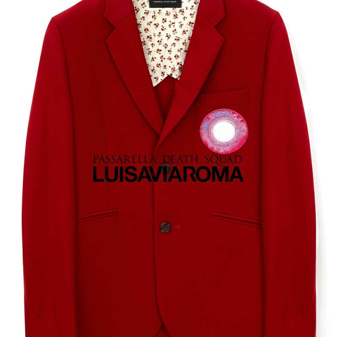 のインスタグラム：「Tailoring now available at @luisaviaroma . Passarella Death Squad is now available at the beautiful LUISAVIAROMA store in Florence, Italy. Tailoring, jackets and t-shirts for both men and women now available online and in store, link in the bio. . As always with Passarella, made in England with Japanese fabric. . #madeinengland #madeinjapan #streetstyle #mensstyle #mensfashion #unisex #streetwearfashion #streetwear #london #tokyo #hypebeast #tokyofashion #londonfashion #tshirt #england #japanfashion #jacketstyle #jacket #tshirts #tailoring #luisaviaroma #bomberjacket #jacket #italy #florence #tailoring #suits #shirts」