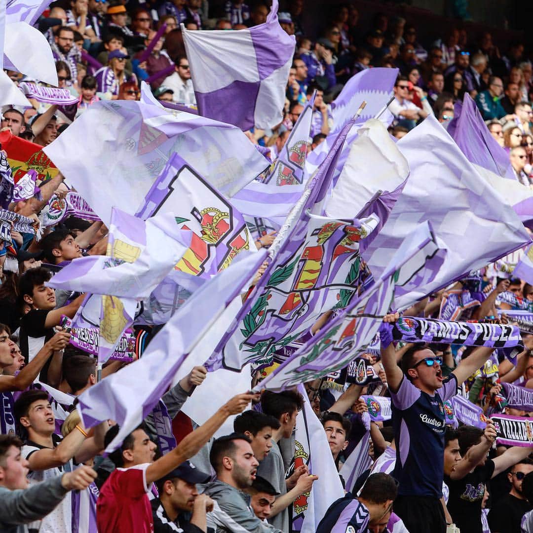 LFPさんのインスタグラム写真 - (LFPInstagram)「HUGE WIN FEELING! 💜 • #Valladolid #Win #Feeling #LaLiga #LaLigaSantander」5月6日 3時26分 - laliga