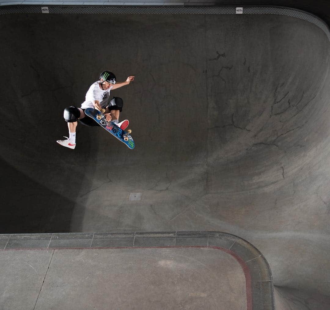 モンスターエナジーさんのインスタグラム写真 - (モンスターエナジーInstagram)「3-peat in the bag for @tomschaar as he takes the #VansPoolParty Pro Class win 🥇 with @runeglifberg taking a solid 🥈 in the Masters division! @vansskate #Skateboard #MonsterEnergy #Skateboarding」5月6日 3時42分 - monsterenergy