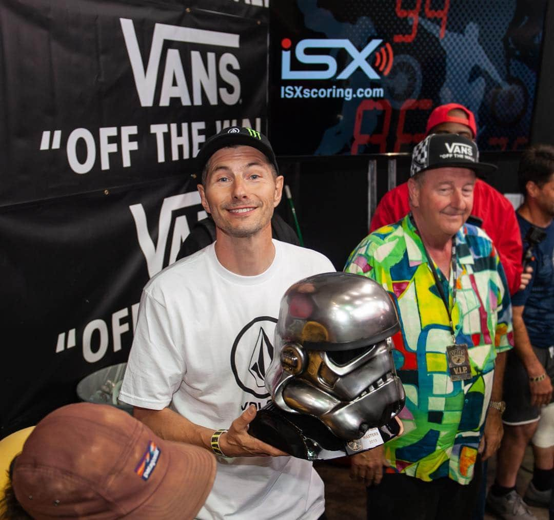 モンスターエナジーさんのインスタグラム写真 - (モンスターエナジーInstagram)「3-peat in the bag for @tomschaar as he takes the #VansPoolParty Pro Class win 🥇 with @runeglifberg taking a solid 🥈 in the Masters division! @vansskate #Skateboard #MonsterEnergy #Skateboarding」5月6日 3時42分 - monsterenergy