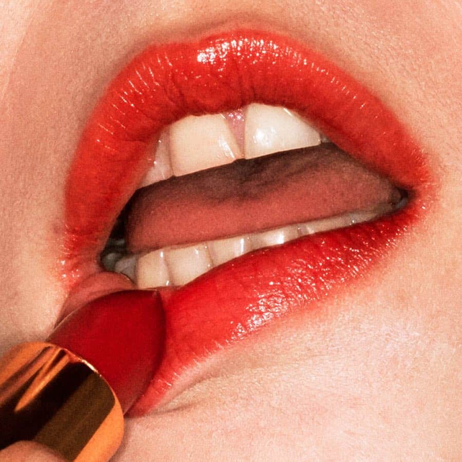 Saks Fifth Avenueさんのインスタグラム写真 - (Saks Fifth AvenueInstagram)「The new @guccibeauty story is a way to show the character and the personality inside. Discover the three new lipstick collections at Saks Fifth Avenue NYC Flagship tomorrow. #GucciBeauty #SaksBeauty」5月6日 3時39分 - saks