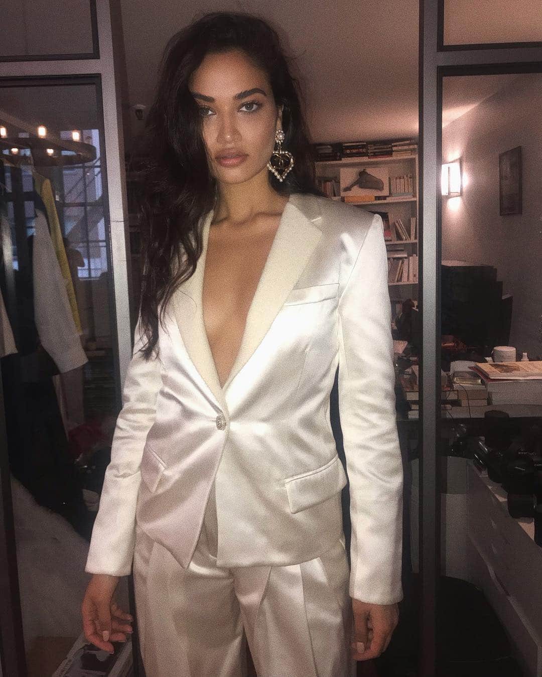 シャニーナ・シャイクのインスタグラム：「all @chanelofficial 🙌🏽🖤」