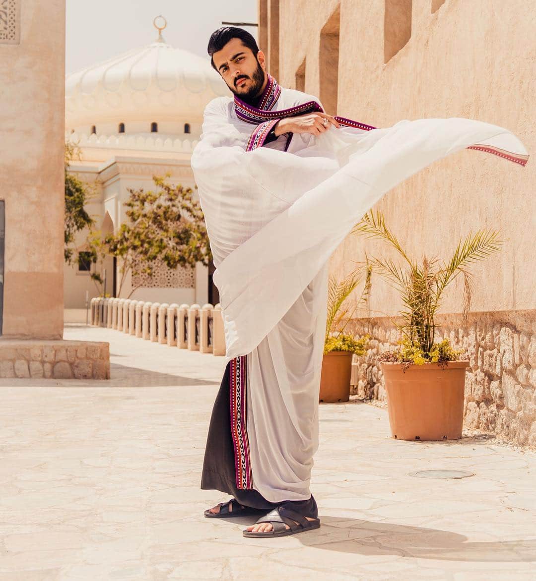 ALDO shoesさんのインスタグラム写真 - (ALDO shoesInstagram)「Ramadan Kareem to those observing.  Dubai vlogger @aliimuhd wears our Qaledien mens sandals for the occasion. #AldoCrew #AldoShoes」5月6日 3時59分 - aldo_shoes