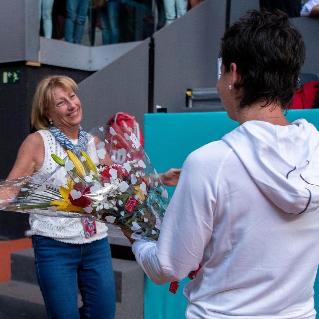 カルラ・スアレス・ナバロさんのインスタグラム写真 - (カルラ・スアレス・ナバロInstagram)「¡Mucho más que una victoria! ¡El mejor día de la madre posible en el @mutuamadridopen! ⠀⠀⠀⠀⠀⠀⠀⠀⠀ ¡Felicidades, mamá! 😍💐👩‍👧 ⠀⠀⠀⠀⠀⠀⠀⠀⠀ #mom #loveyou #madrid #cajamagica #wta #tennis #picoftheday #mothersday」5月6日 3時55分 - carlasuareznava