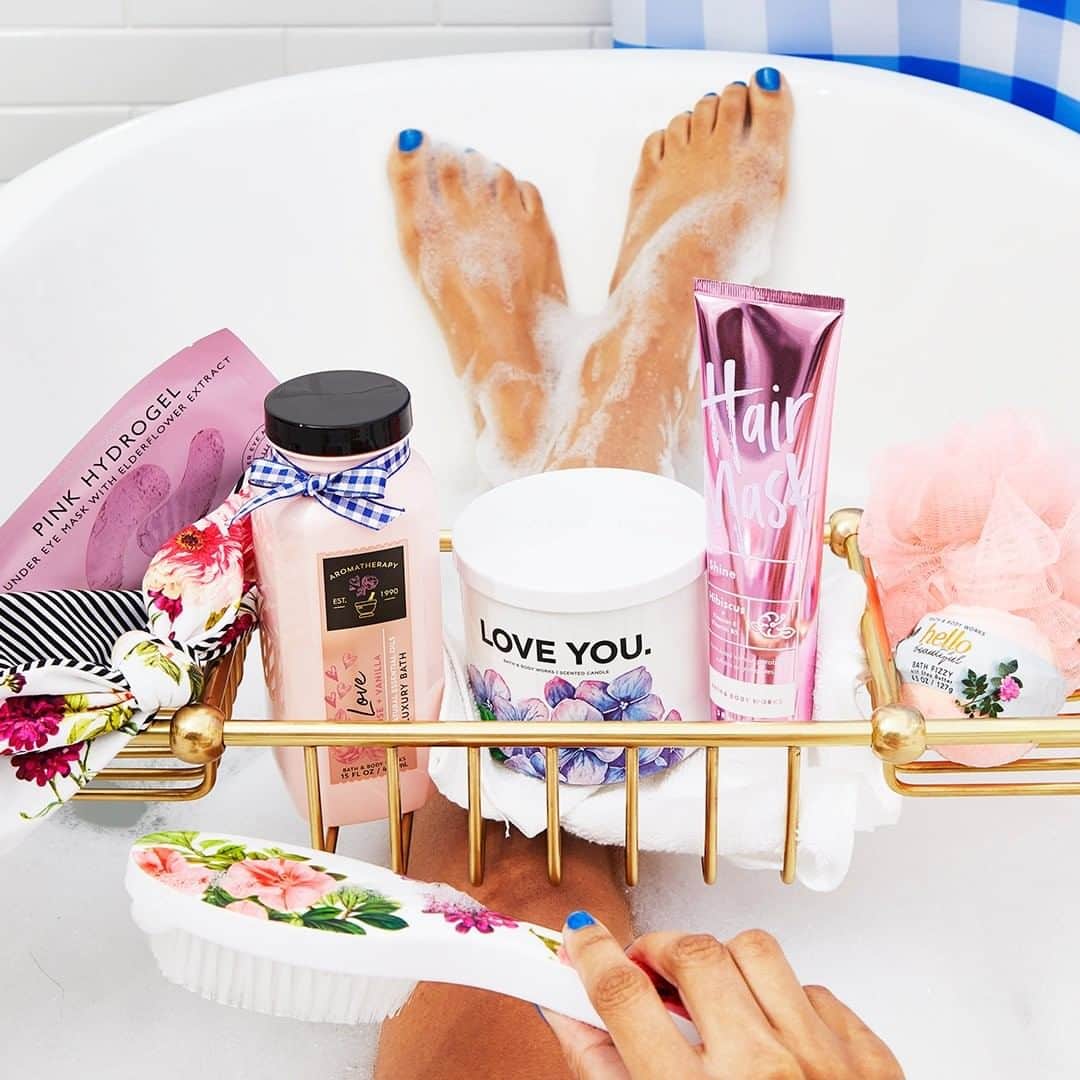 Bath & Body Worksさんのインスタグラム写真 - (Bath & Body WorksInstagram)「Leave a 🛁 if your Mom would 💗 a Mother's Day gift filled with #SelfCareSunday essentials!」5月6日 4時00分 - bathandbodyworks