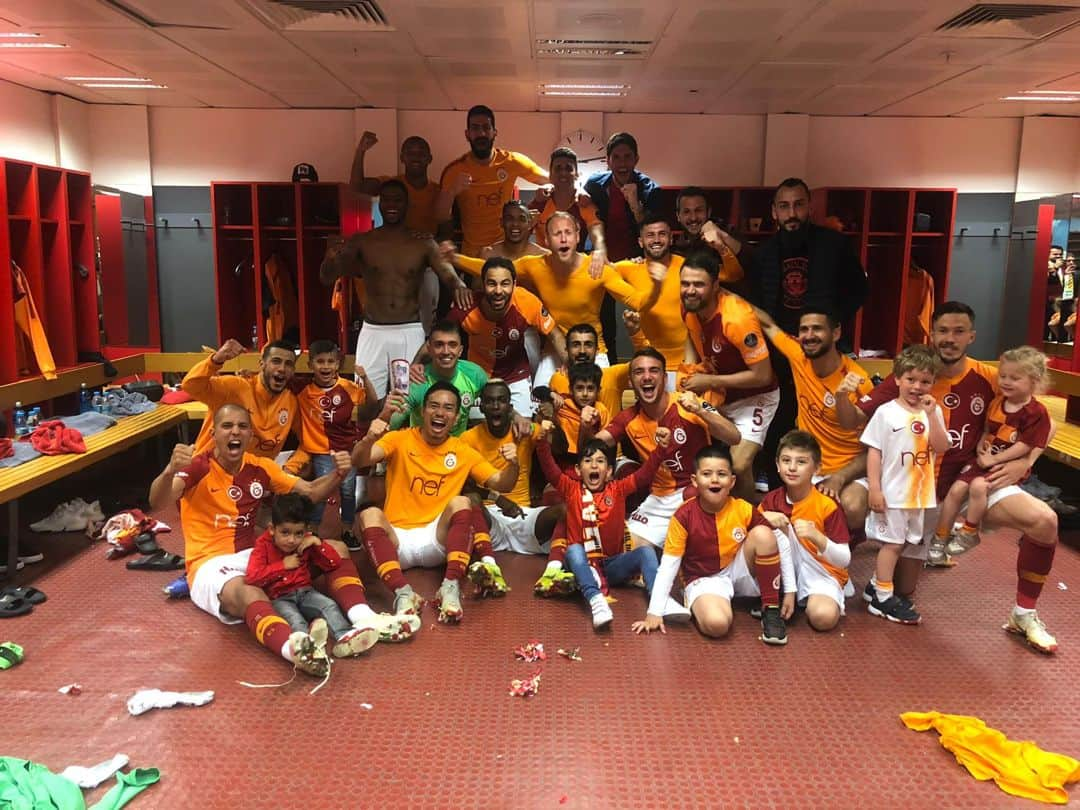 ガラタサライSKさんのインスタグラム写真 - (ガラタサライSKInstagram)「🥇 Lider #Galatasaray! 📸」5月6日 4時06分 - galatasaray