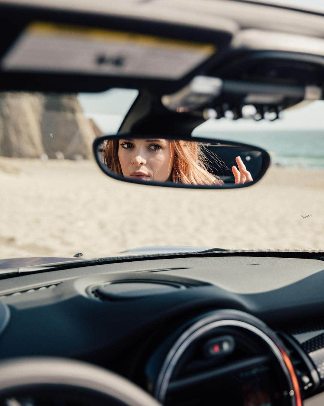 ダニエル・パナベイカーさんのインスタグラム写真 - (ダニエル・パナベイカーInstagram)「A summer full of beach days in my @MINIUSA convertible? Sign me up. ✔️ #MINIPartner」5月6日 4時17分 - dpanabaker