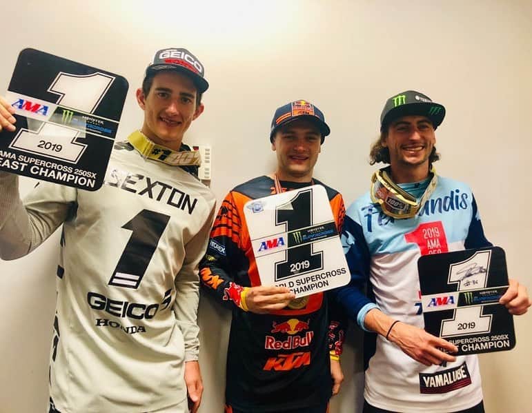Racer X Onlineさんのインスタグラム写真 - (Racer X OnlineInstagram)「(Edit) And that’s a clean sweep of all three titles for @ride100percent goggles: @cooperwebb2 @dylanferrandis @chasesexton @supercrosslive #supercross #moto #thisismoto #vegas (Hasn’t happened since 1992 when Stanton, McGrath and Swink all wore same brand of eyewear, Scott USA)」5月6日 4時09分 - racerxonline