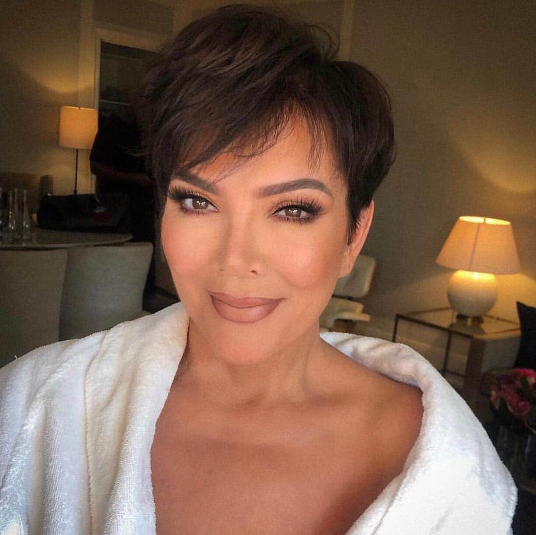 Kylie Cosmeticsさんのインスタグラム写真 - (Kylie CosmeticsInstagram)「@krisjenner wearing #Kybrow Pomade in Cool Brown 😍✨ glam by @etienneortega」5月6日 4時12分 - kyliecosmetics