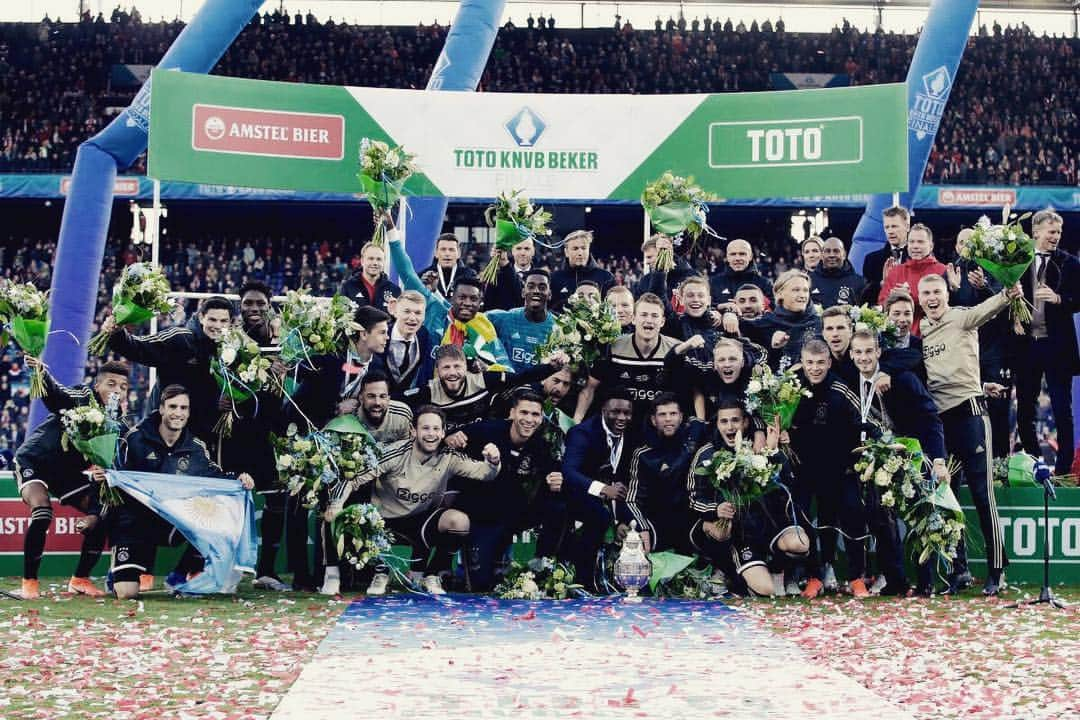 ラセ・シェーネさんのインスタグラム写真 - (ラセ・シェーネInstagram)「Cup Winners! #totoknvbbeker #wilaja #team」5月6日 4時12分 - lasse.schone