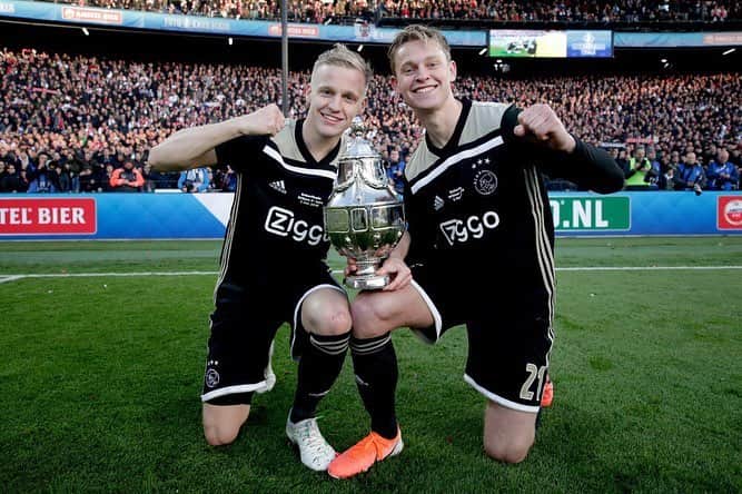 フレンキー・デ・ヨングのインスタグラム：「Cup winners ❌❌❌」