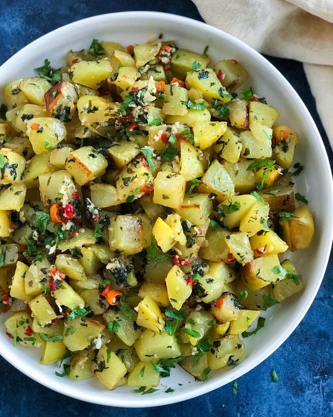 Easy Recipesさんのインスタグラム写真 - (Easy RecipesInstagram)「This Lebanese Spicy Potatoes (Batata Harra, بطاطا حارة) recipe is one of the most popular appetizer in the Middle East. It is made with very few ingredients and can be prepared in less than 30 minutes. If it’s on the menu when I visit restaurants, french fries has no hope to be on my plate. I am sure you will love it! It’s a perfect addition to your Ramadan menu.  Full recipe link in my bio: https://www.cookinwithmima.com/lebanese-spicy-potatoes-batata-harra/  #thekitchn #food52 #feedfeed #wholefoods #allrecipes #buzzfeedtasty #vegetarian #yahoofood #tohfoodie #tasteofhome #tastingtable #realsimple #eatingwell #cookinglight #bonappetit #huffposttaste #buzzfeedfood #marthafood #todayfood #onthetable #ramadan #recipes #foodandwine #lebanesefood #thefeedfeed」5月6日 4時20分 - cookinwithmima