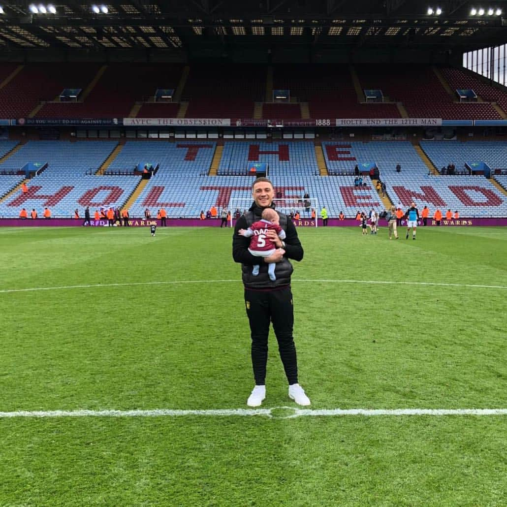 ジェームス・チェスターさんのインスタグラム写真 - (ジェームス・チェスターInstagram)「My Favourite Ever Moment On The Pitch 💜🦁 #utv」5月6日 4時52分 - jameschester23