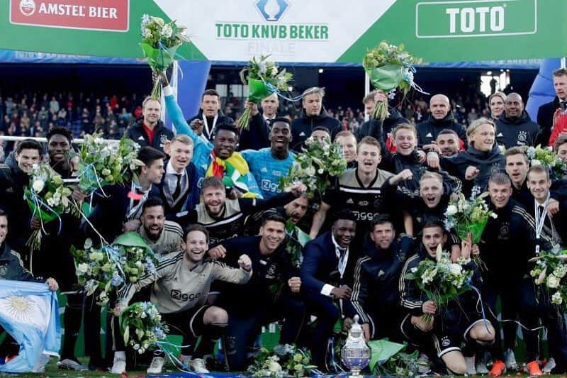 リサンドロ・マガジャンさんのインスタグラム写真 - (リサンドロ・マガジャンInstagram)「The Cup is ours. My first one here, always for more !! 🏆😄 #TOTOKNVBBeker La Copa es nuestra. Mi primera acá, siempre por más !! 🏆😄 Argentina siempre arriba 🇦🇷🇦🇷」5月6日 4時44分 - licha.magallan