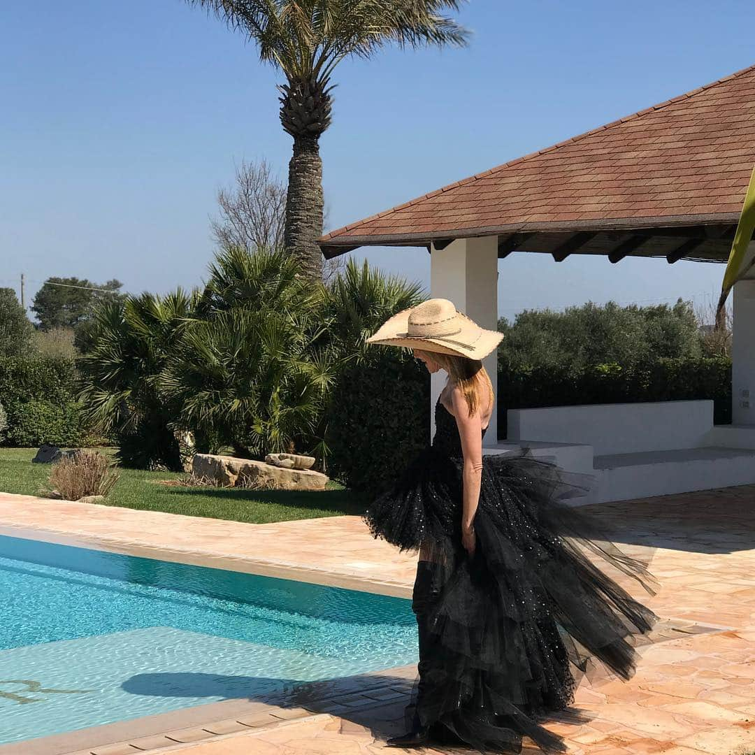 アンナ・デッロ・ルッソさんのインスタグラム写真 - (アンナ・デッロ・ルッソInstagram)「Sunday 🌞」5月5日 19時59分 - annadellorusso