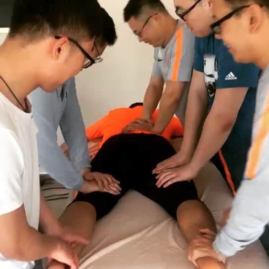 マルアン・フェライニのインスタグラム：「Best massage ever ... 😍😍😍thanks guys @lunengtaishan」