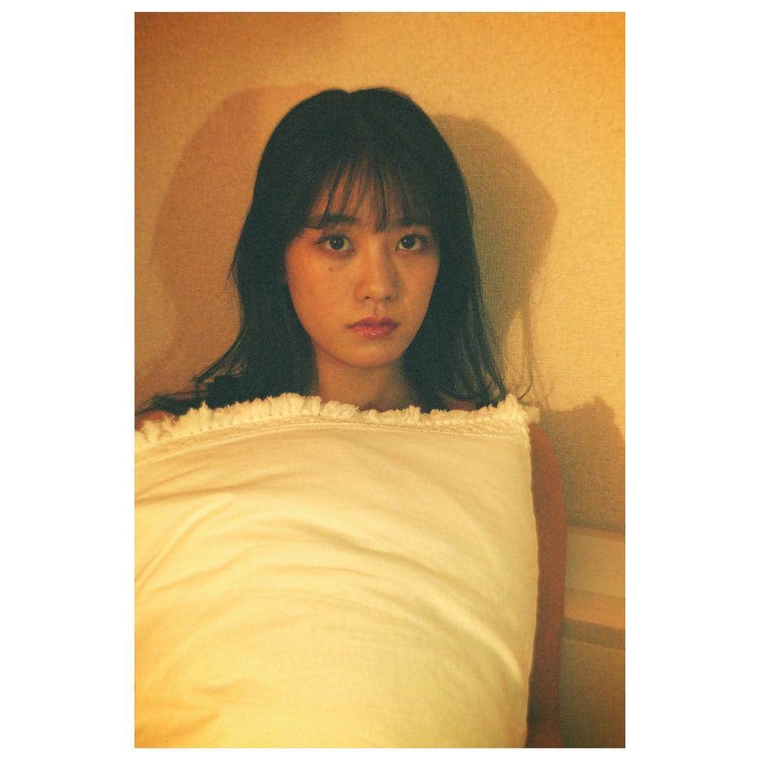 のインスタグラム：「この写真 マネージャーさんも気に入ってくれた🤦🏻‍♀️🖤﻿ ﻿ @__.ai7 ﻿ 撮るのが上手なのですよ！﻿ ﻿ ﻿ #film #photo #camera #一日 #お疲れ様でした #인스타그램 #메이크업」
