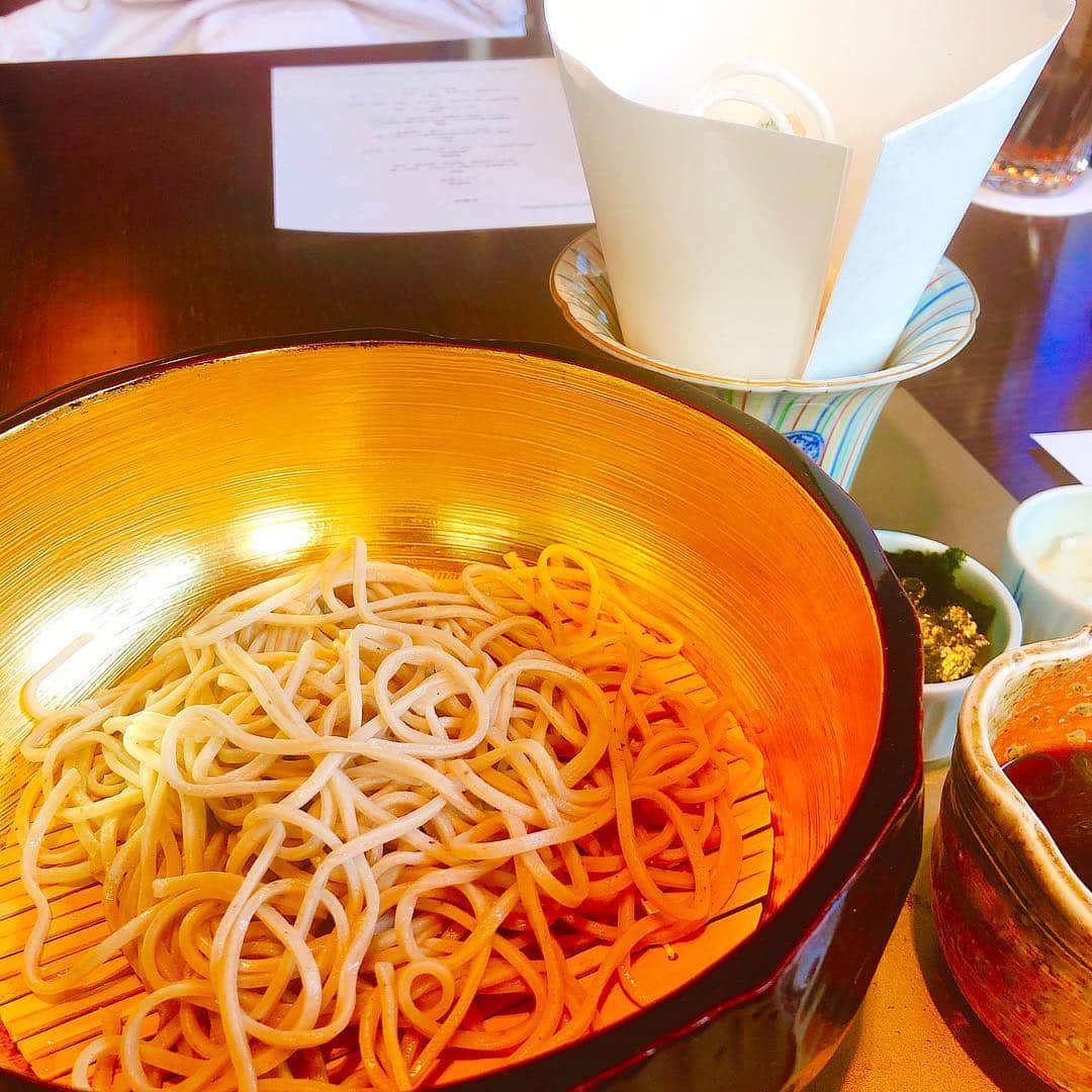 井上英里香さんのインスタグラム写真 - (井上英里香Instagram)「和食三昧♡  母とのデートは昼も夜も和食でした👘 * 令和になっても、私の食欲は変わらず🤣🤣 * * #tokyo #gourmet #日本料理 #雲海 #和食 #hotel #蕎麦 #しゃぶしゃぶ #foodstagram #instagourmet #japanesecuisine」5月5日 20時17分 - ribbonhome.erika