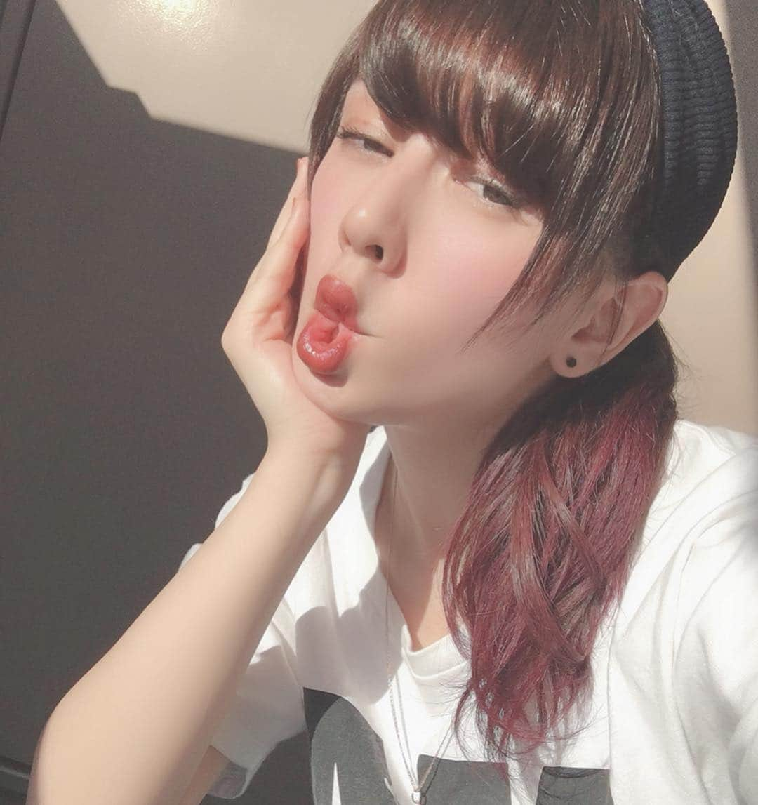 Annaさんのインスタグラム写真 - (AnnaInstagram)「バイトモードにチェンジ。 どうせそろそろ取るし色変えよと思ったら案外可愛かった。 #instagood #instalike #instagram #フィルターでめっちゃ変わる #すげえ」5月5日 20時20分 - anna_mysticeyes