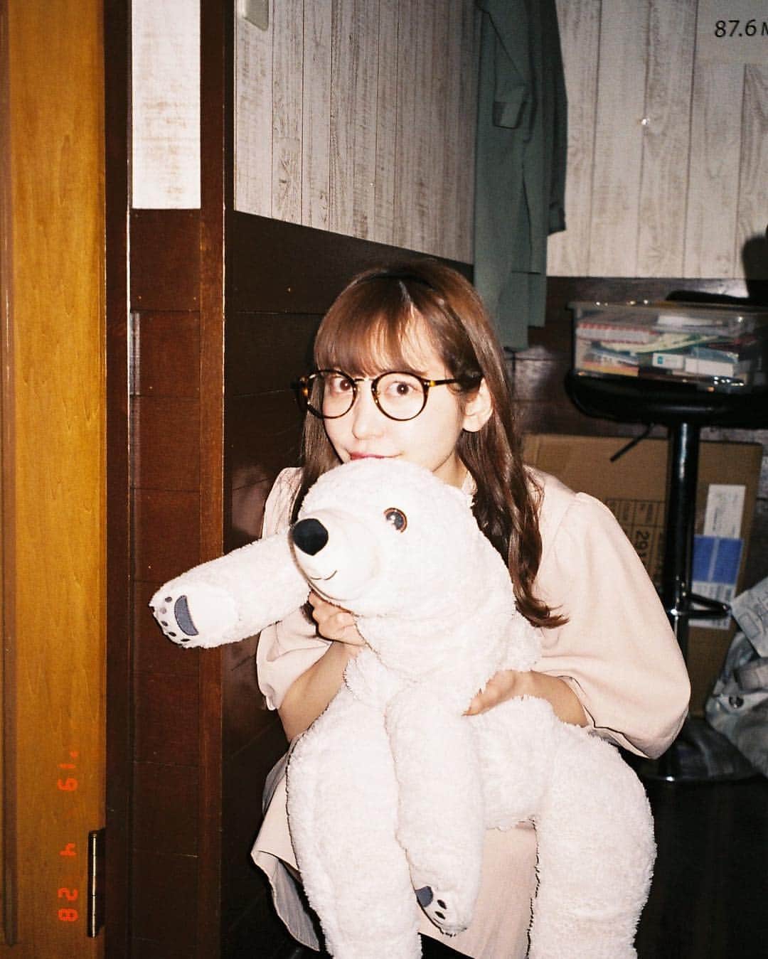 木村ミサのインスタグラム：「🐻しろくまちゃんとわたし🐰 photo by マネージャー  #film #filmcamera #フィルム #フィルムカメラ」