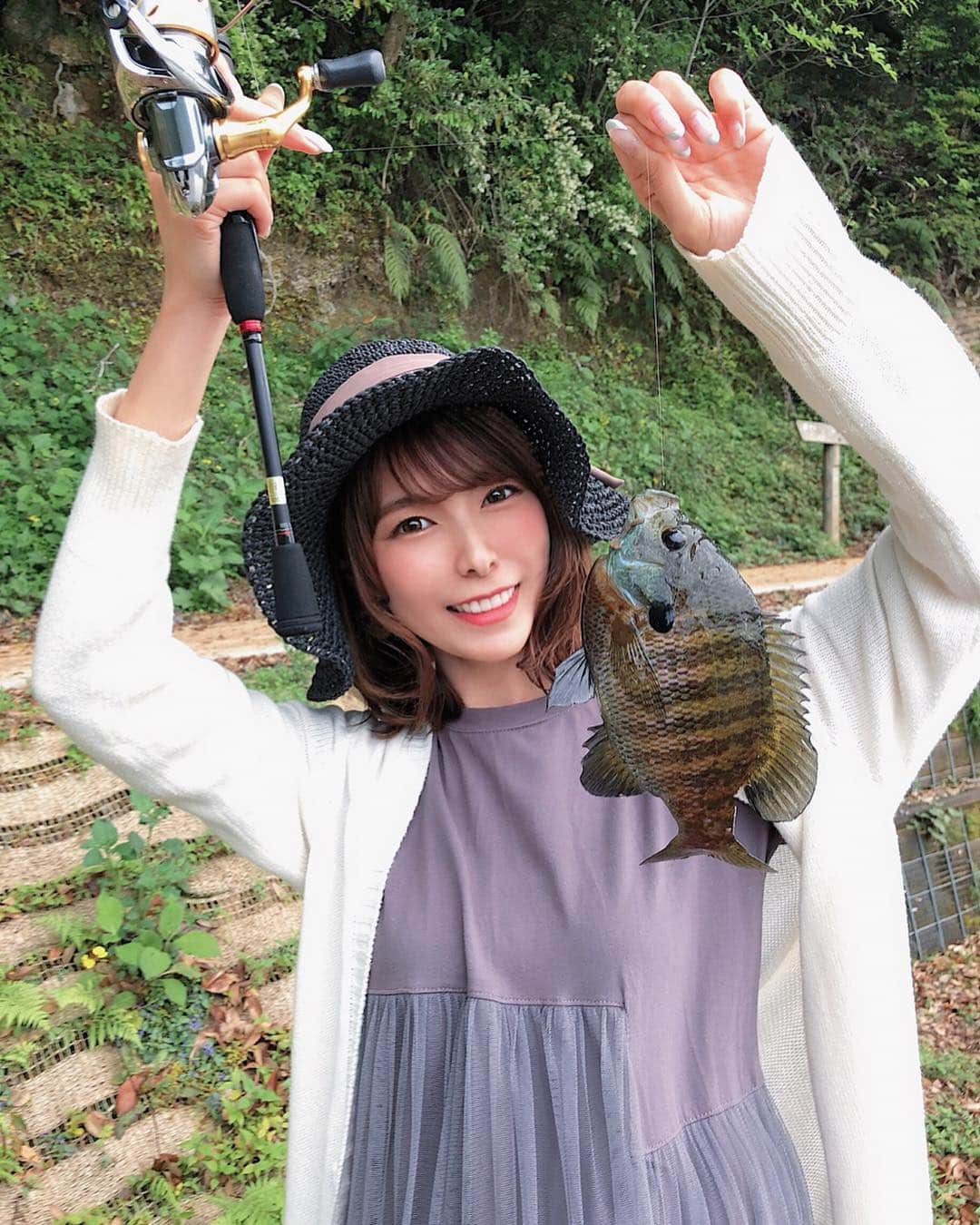 Yuika Matsuさんのインスタグラム写真 - (Yuika MatsuInstagram)「. . 小さい頃 お父さんに連れられて 行ったぶりの #釣り 🎣 . . 釣れたお魚は #ブルーギル ちゃんでした👏🏻✨ . . この日は この子ばかり🥴 . . 釣れると楽しいですなぁ💕 . . . . . . . . #釣りガール #つり #釣り女子  #ギル #bluegill #bluegills #bluegillfishing #fishing #fishing🐟 #fishinggirl #宮崎 #miyazaki」5月5日 20時27分 - yuika00802
